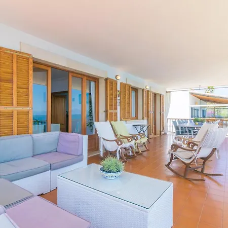 Torrens Villa *